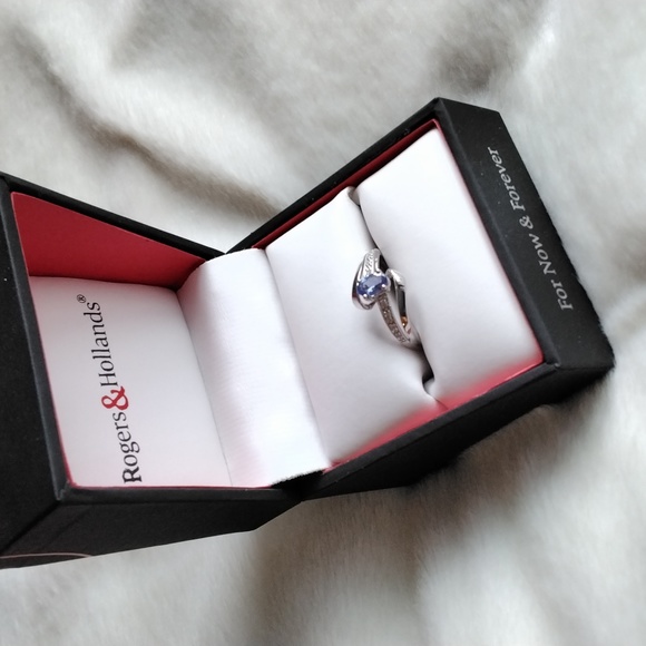 14K White Gold Oval Tanzanite &Diamond Ring Excellent!!